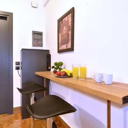A Modern Rustic Cosy Apartment At The Foot Of Mount Lycabettus Atenas Exterior foto