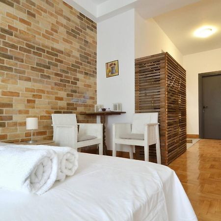 A Modern Rustic Cosy Apartment At The Foot Of Mount Lycabettus Atenas Exterior foto