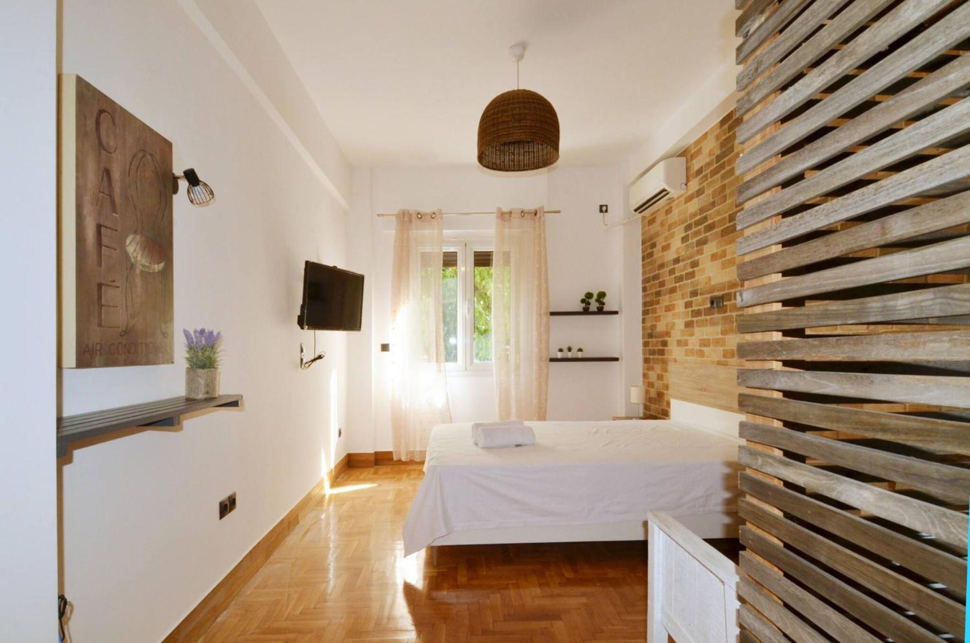 A Modern Rustic Cosy Apartment At The Foot Of Mount Lycabettus Atenas Exterior foto